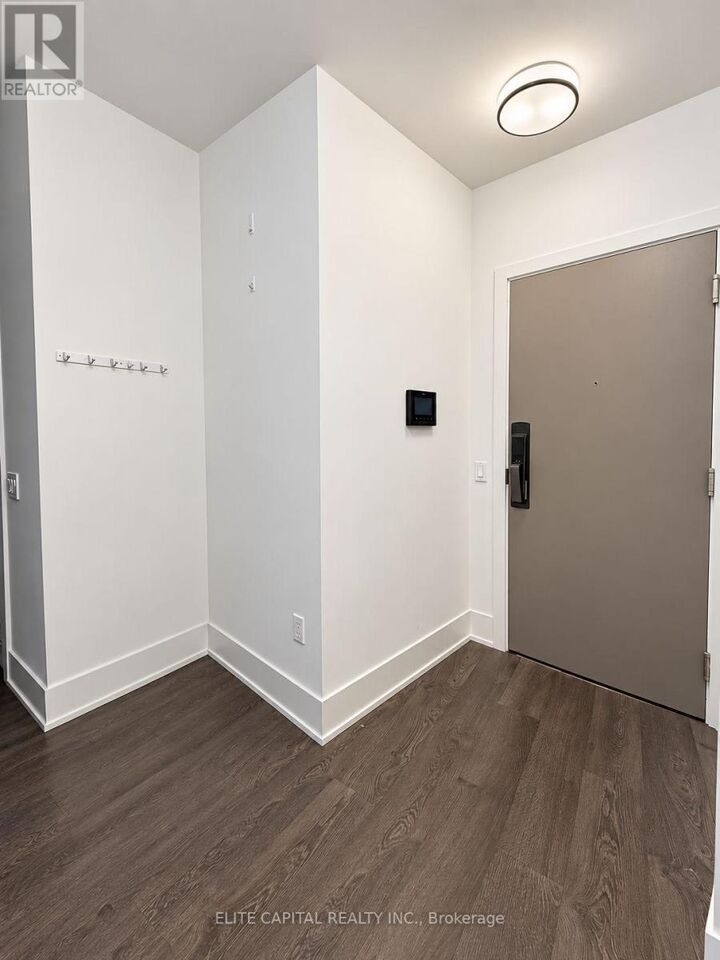 Property Photo:  10 York Street 3813  ON M5J 2Z2 