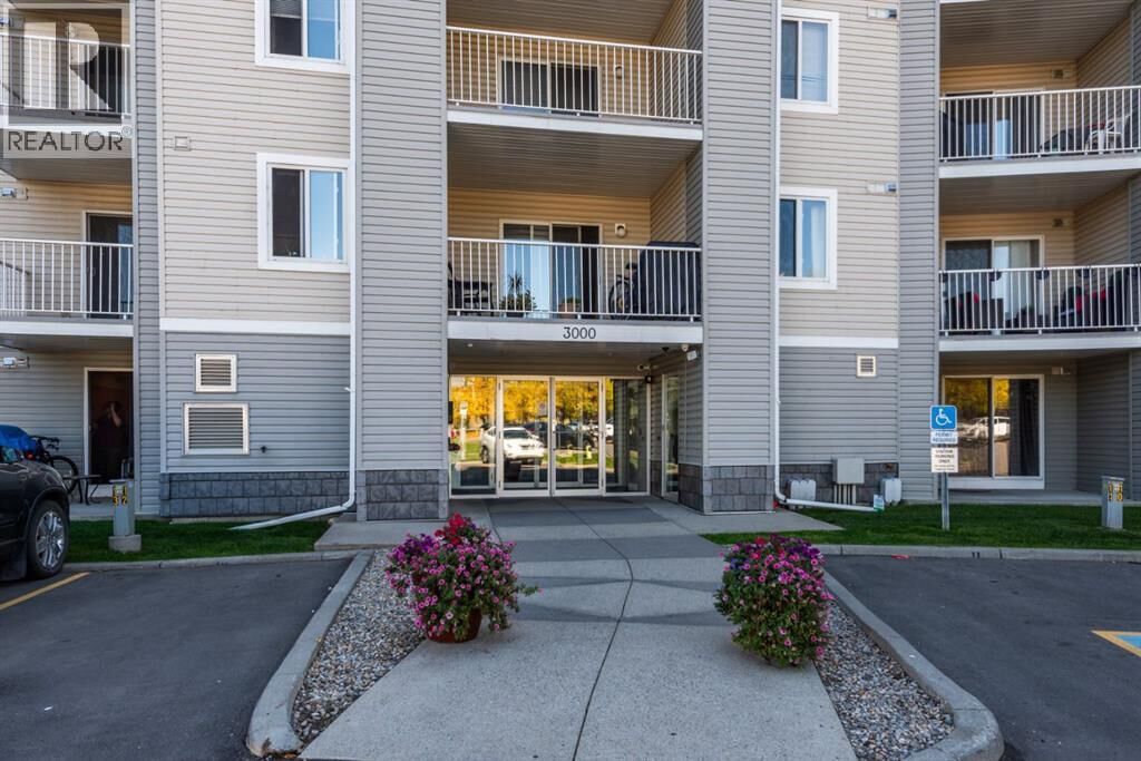 Property Photo: 1620 70 Street Southeast AB T2A 7Z2