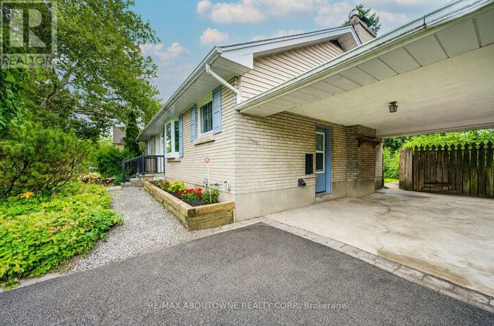Property Photo:  30 Dale Avenue  ON L8G 3L9 