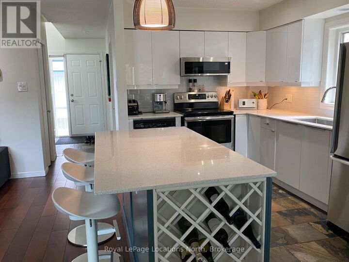 Property Photo: 4 Rambling Way 18 ON L9Y 5C6