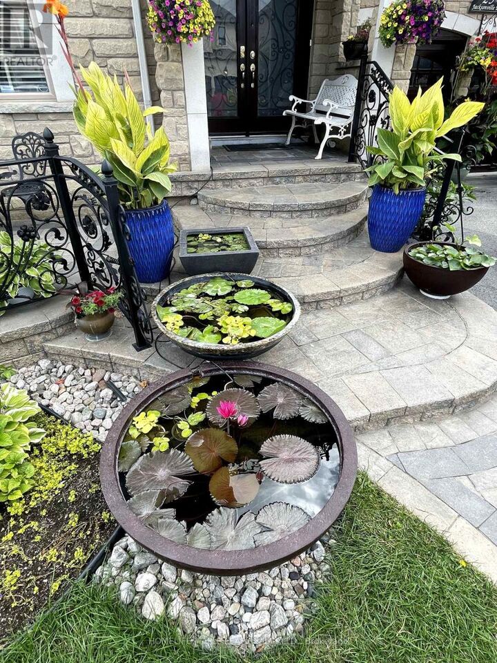 Property Photo:  29 Jacksonville Drive  ON L6P 2Z3 