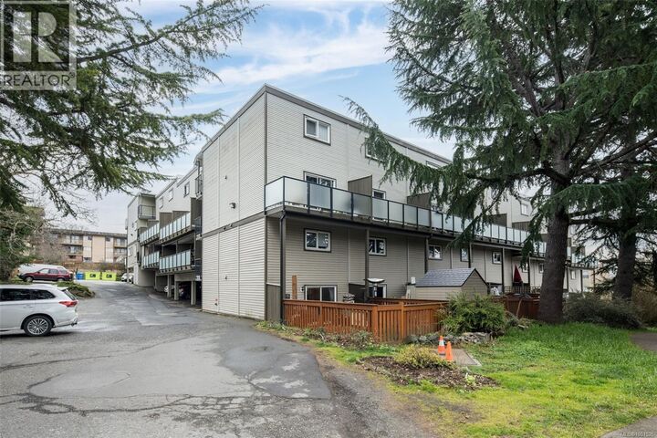 Property Photo: 991 Cloverdale Avenue 207 BC V8X 2T5