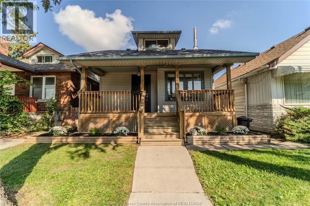Property Photo:  966 Curry Avenue  ON N9B 2C5 
