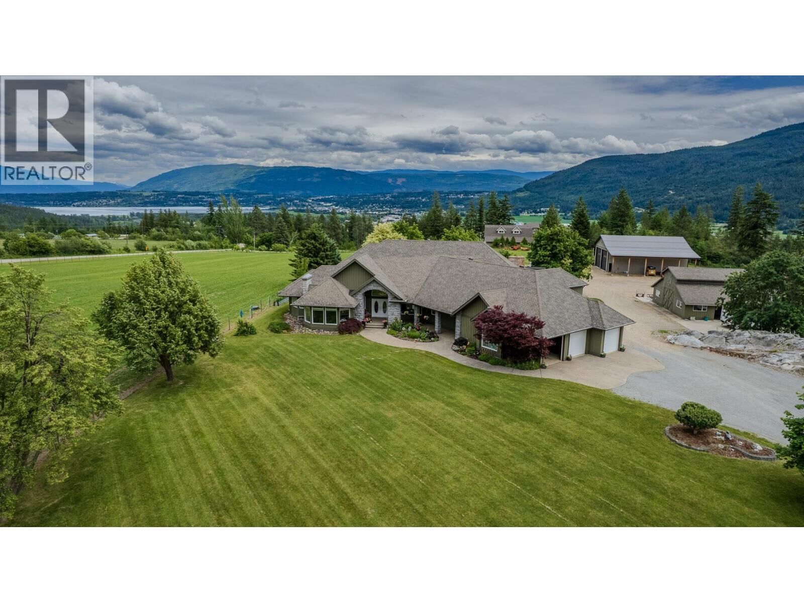 Property Photo:  6500 15th Avenue Southwest 1  BC V1E 1R5 