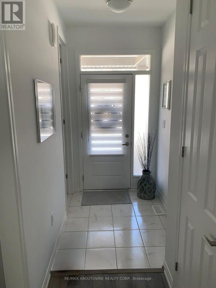 Property Photo: 828 Aspen Terrace ON L9E 1S2