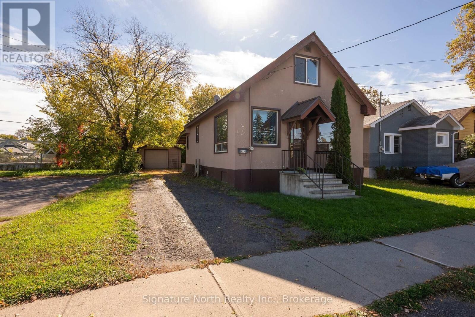 Property Photo:  414 Northern Avenue  ON P7C 2V6 