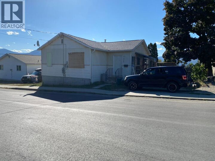 Property Photo:  229 9th  S Avenue  BC V0B 1G3 