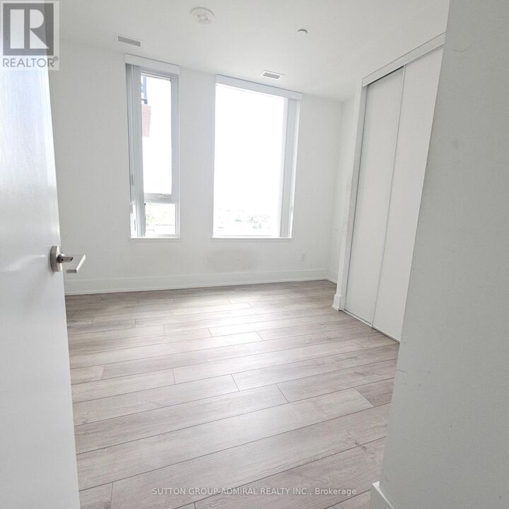 Property Photo:  3100 Keele Street 816  ON M3M 0E1 