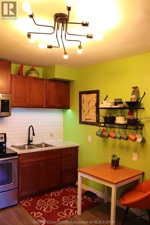Property Photo:  809 Erie Street East 2  ON N9A 3Y5 