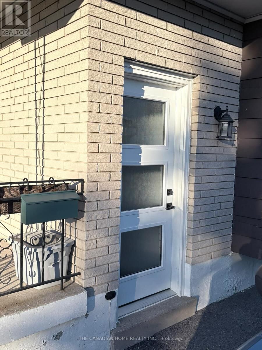 Property Photo:  63 Champlain Avenue 2  ON L8G 2H5 