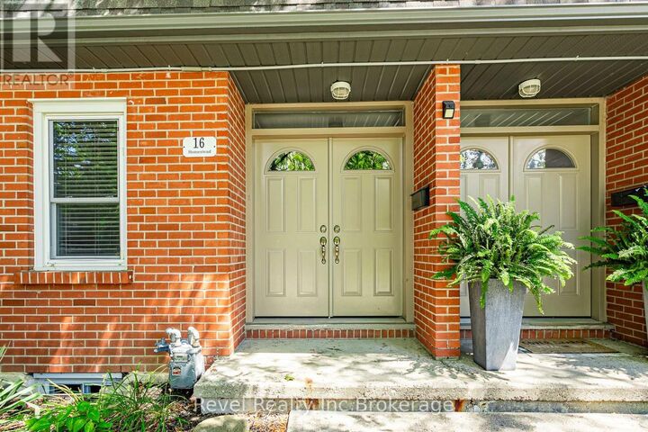 Property Photo:  16 Homestead Crescent  ON N6G 2E4 