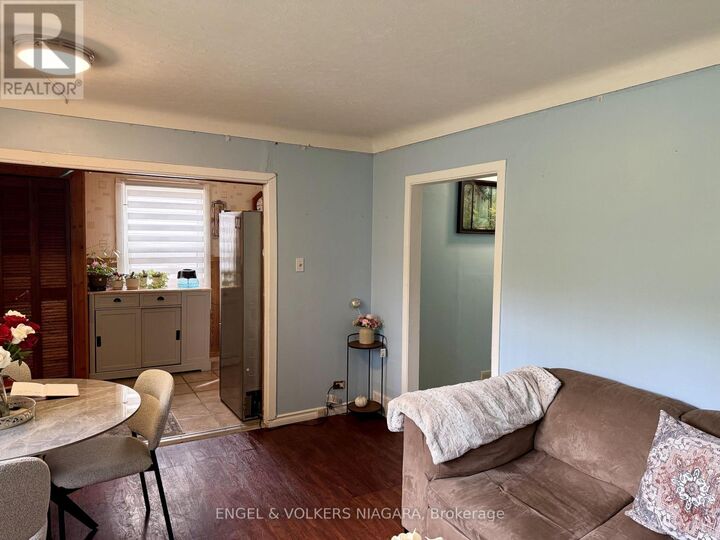 Property Photo:  6 North Glen Avenue  ON L2S 1L1 