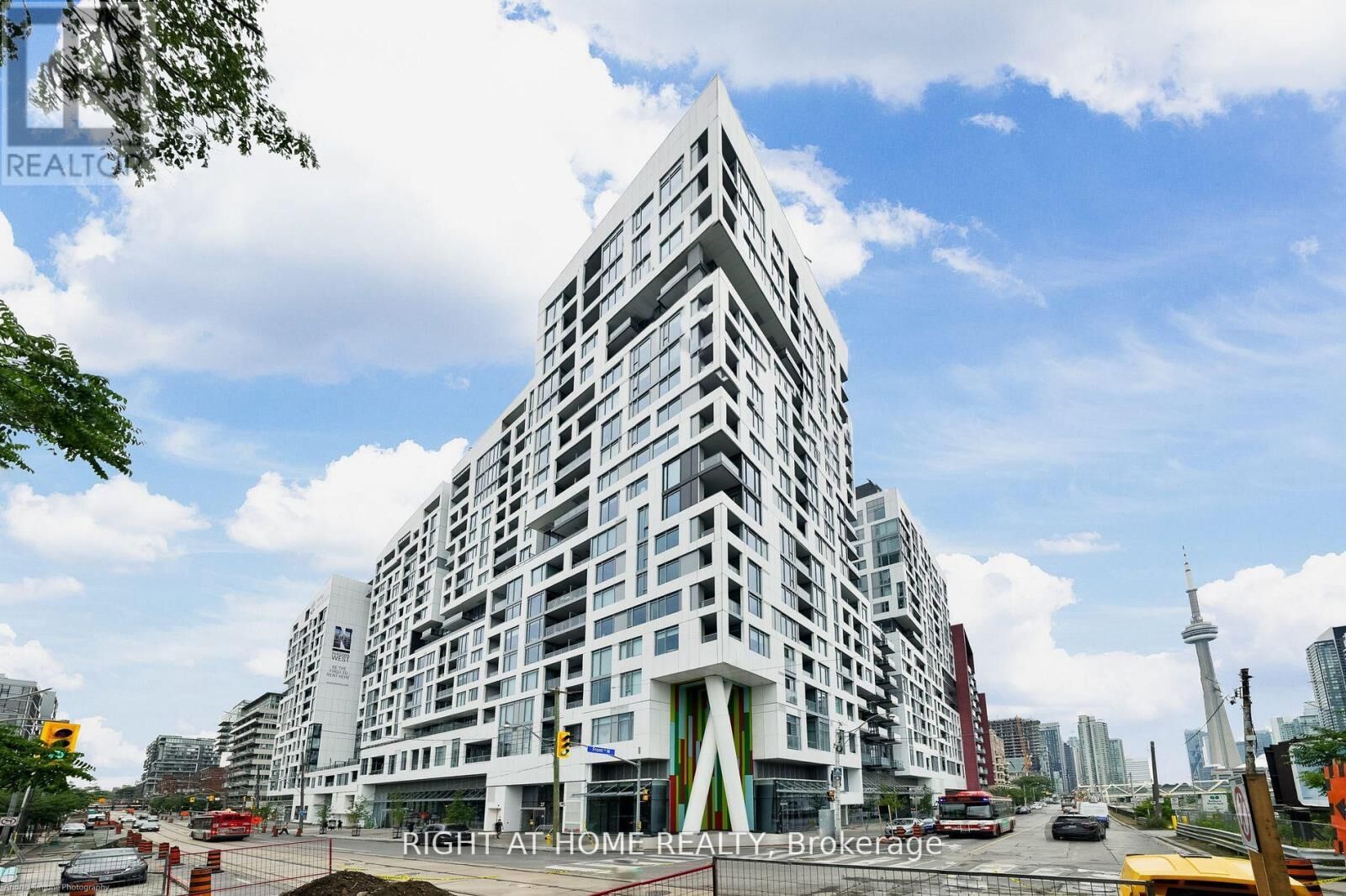 Property Photo:  27 Bathurst Street 1416W  ON M5V 2P1 
