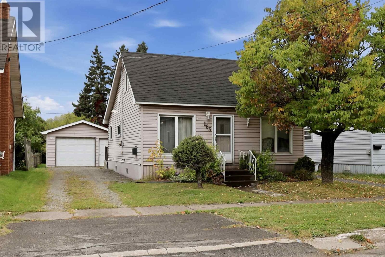 Property Photo:  165 Spadina Ave  ON P6C 5C6 
