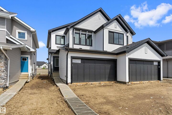 Property Photo:  1054 Cristall Crescent SW  AB T6W 5S6 