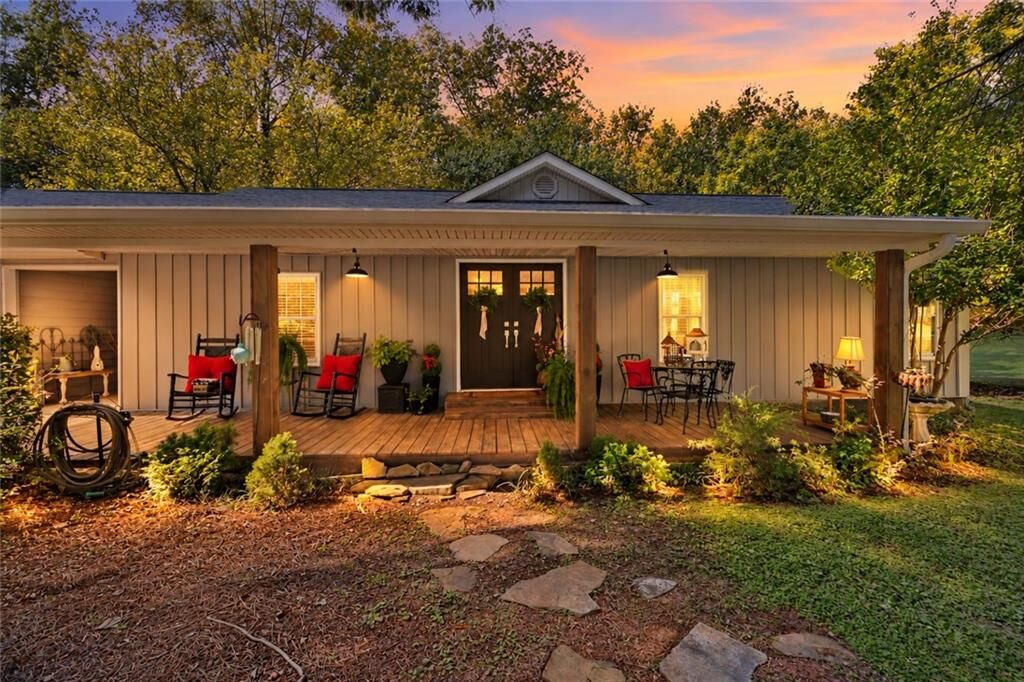 Property Photo: 7210 Pine Court GA 30041
