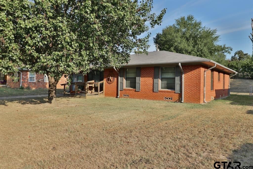 Property Photo: 2402 Sampson Drive TX 75701