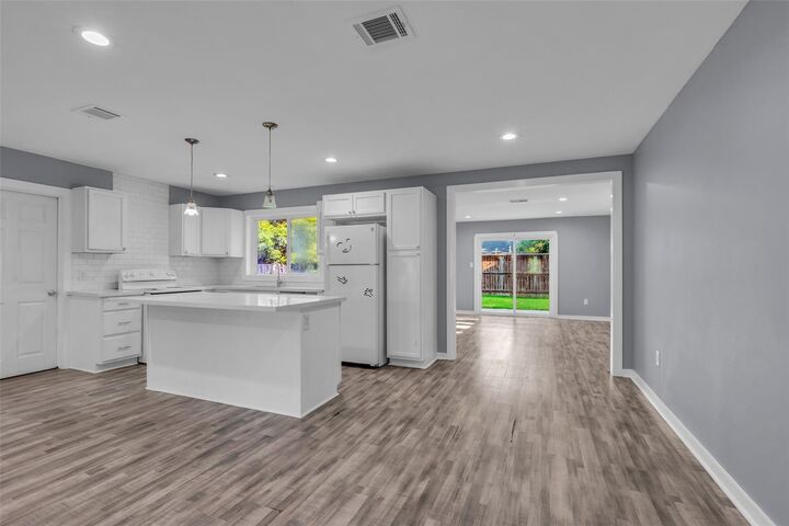 Property Photo: 6930 Neff Street TX 77074