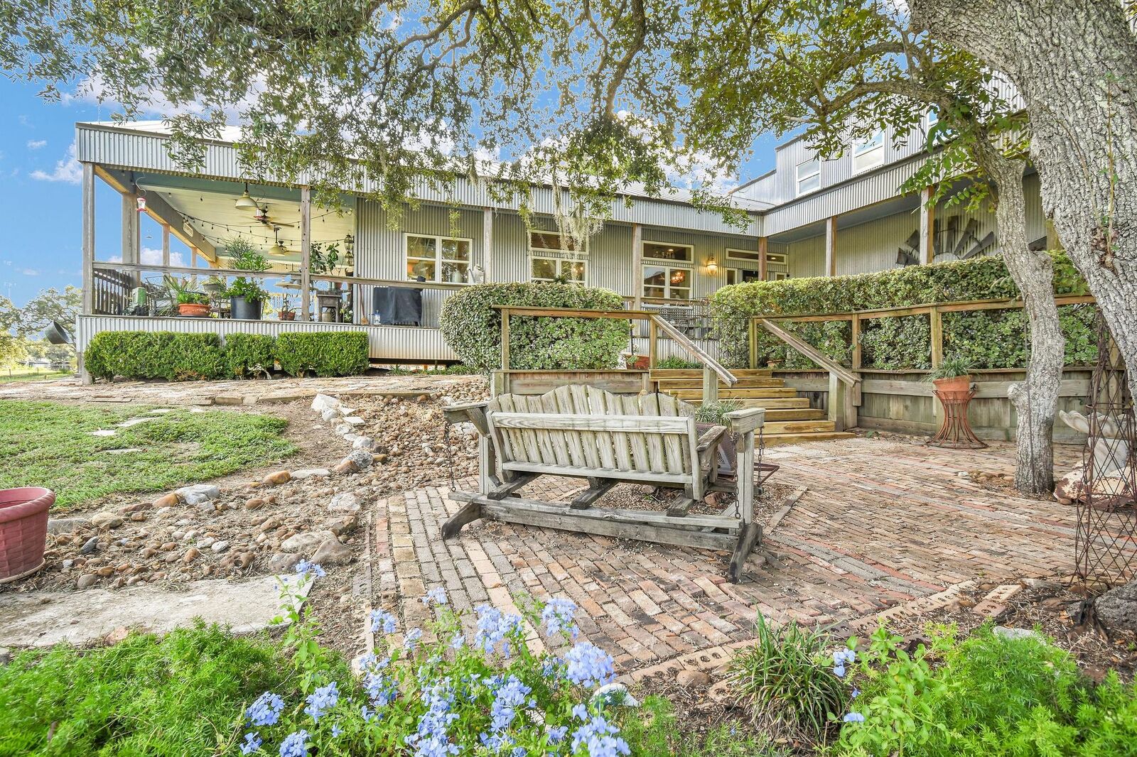 Property Photo:  817 County Road 432  TX 77422 
