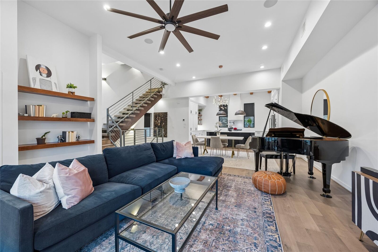 Property Photo:  513 Memorial Heights Drive  TX 77007 