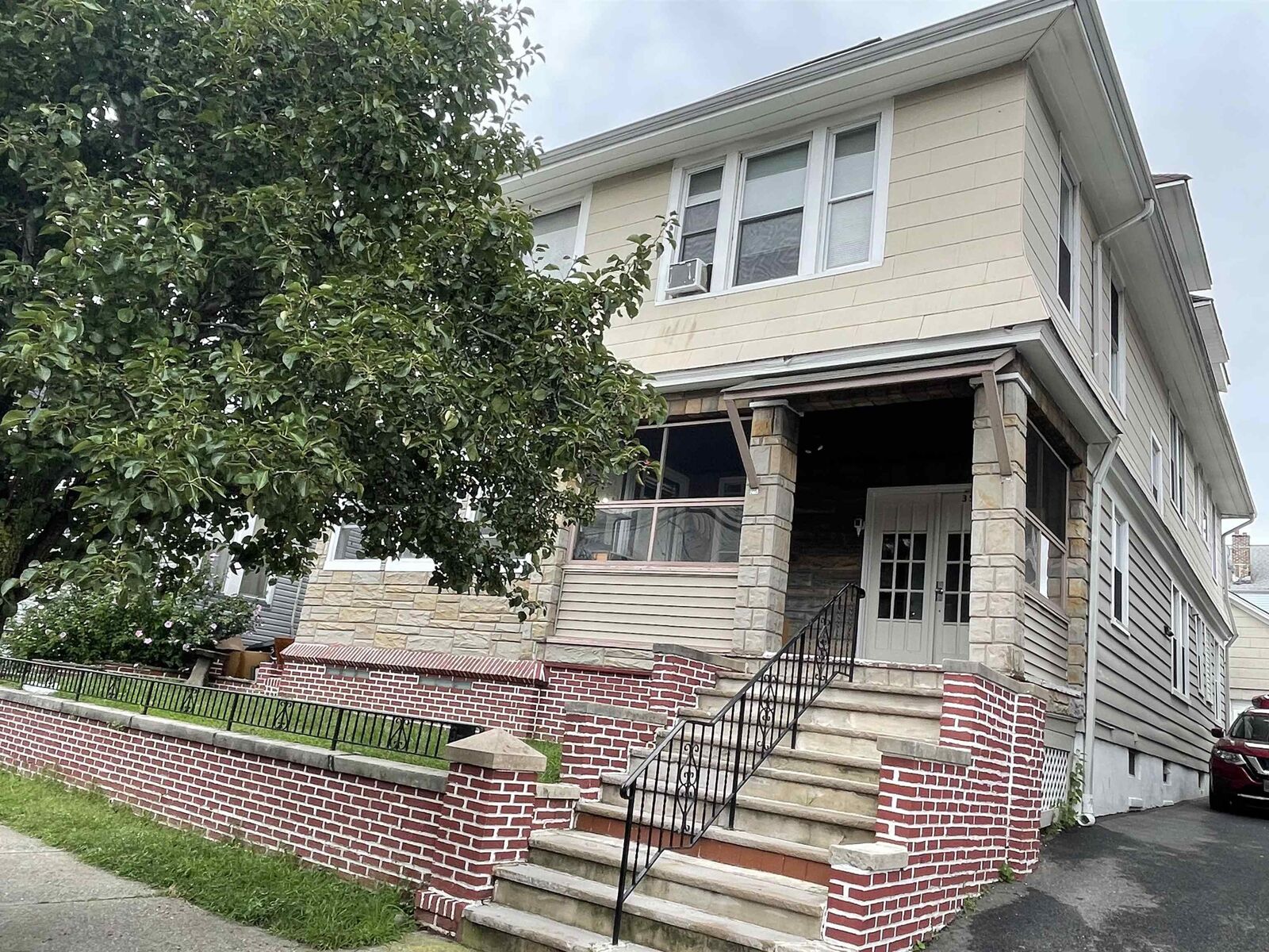 Property Photo:  353 Highland Ave 3rd Fl  NJ 07032 