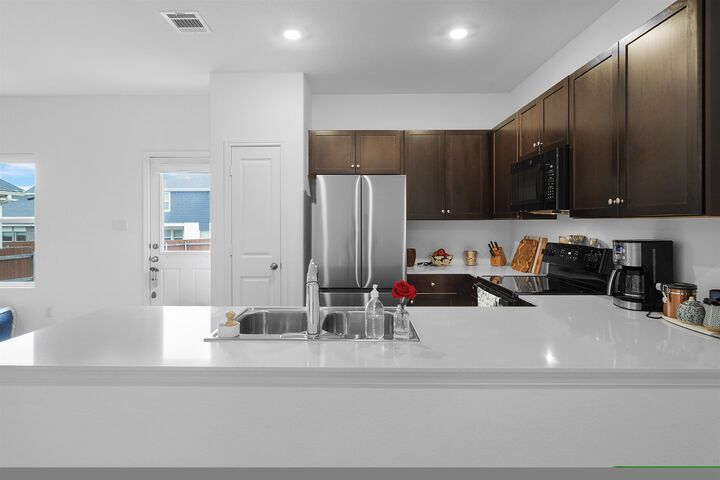 Property Photo: 197 Standing Rock Ln Lane TX 78654