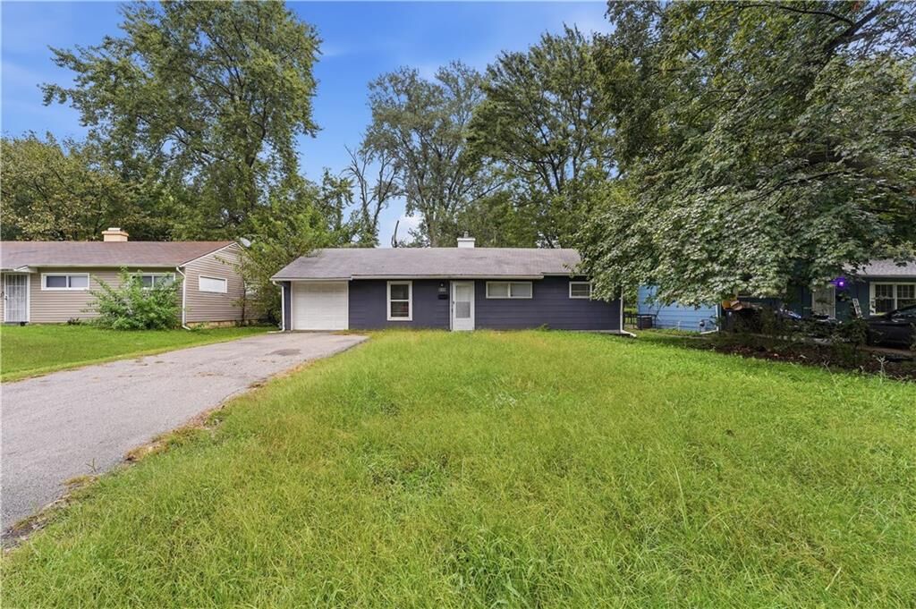 Property Photo: 10923 Bennington Avenue MO 64134