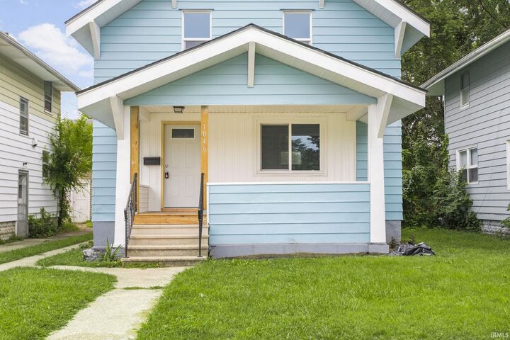 Property Photo: 1046 Lawndale Avenue IN 46628-2726
