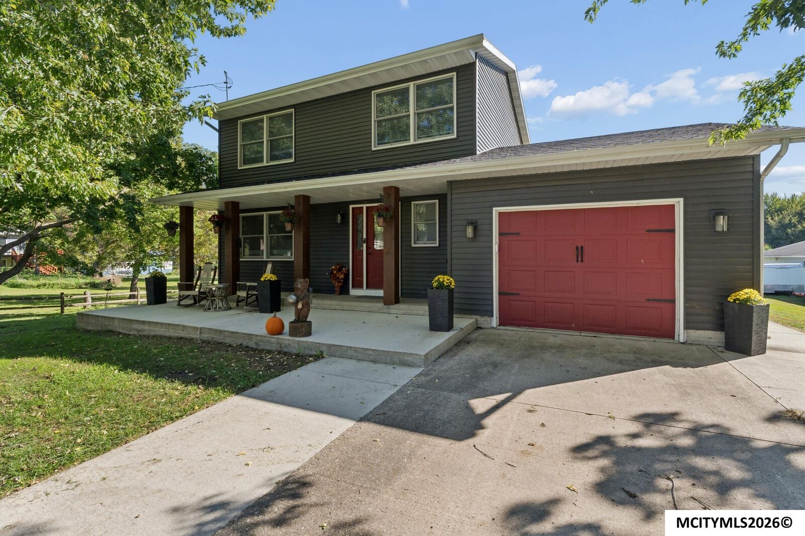 Property Photo:  1403 Broad St  IA 50464 