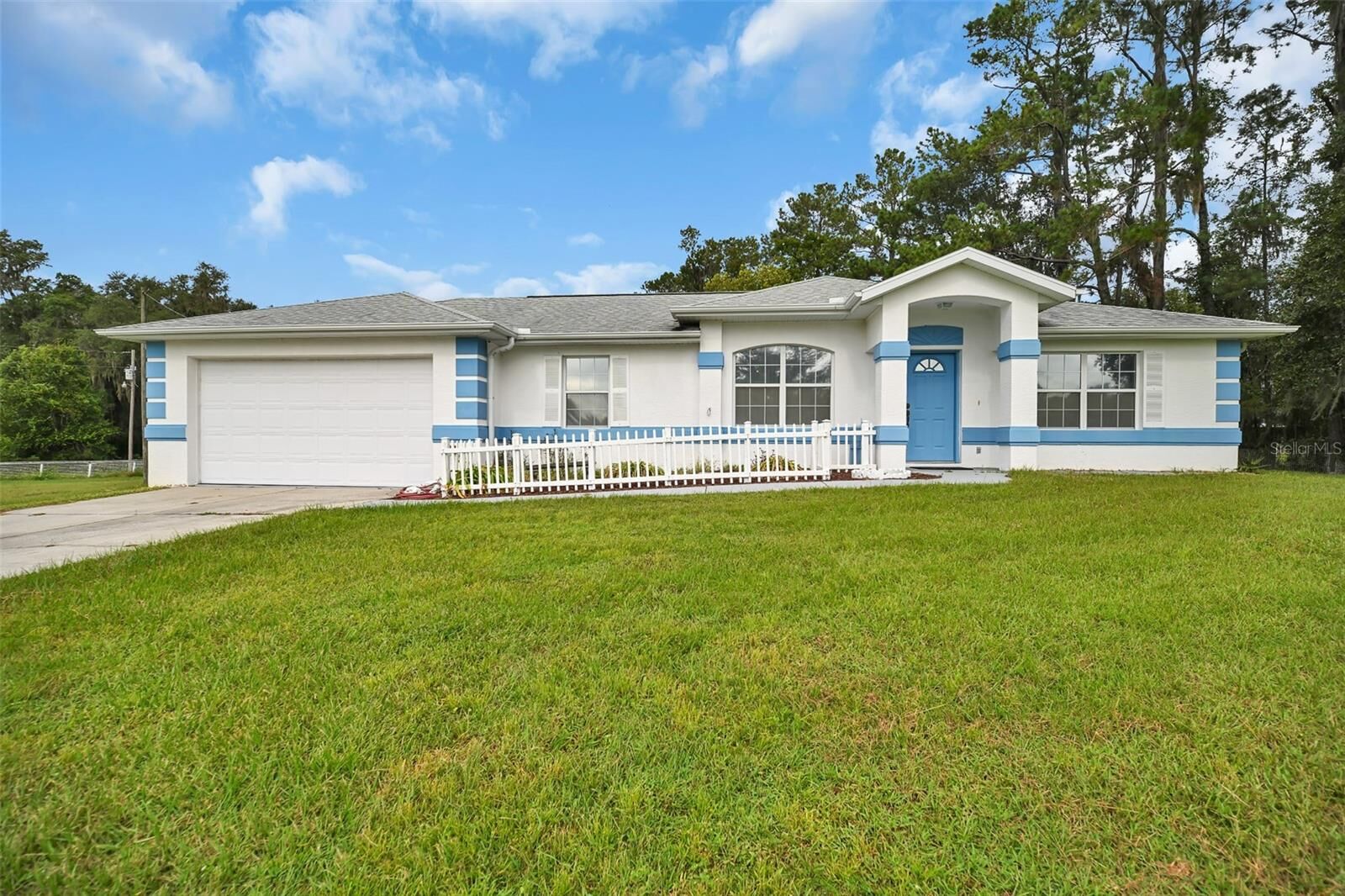 Property Photo: 19566 NW 123rd Court FL 32667
