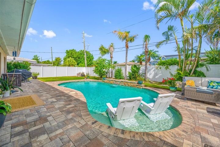 Property Photo:  14921 Sovereign Drive  FL 33774 