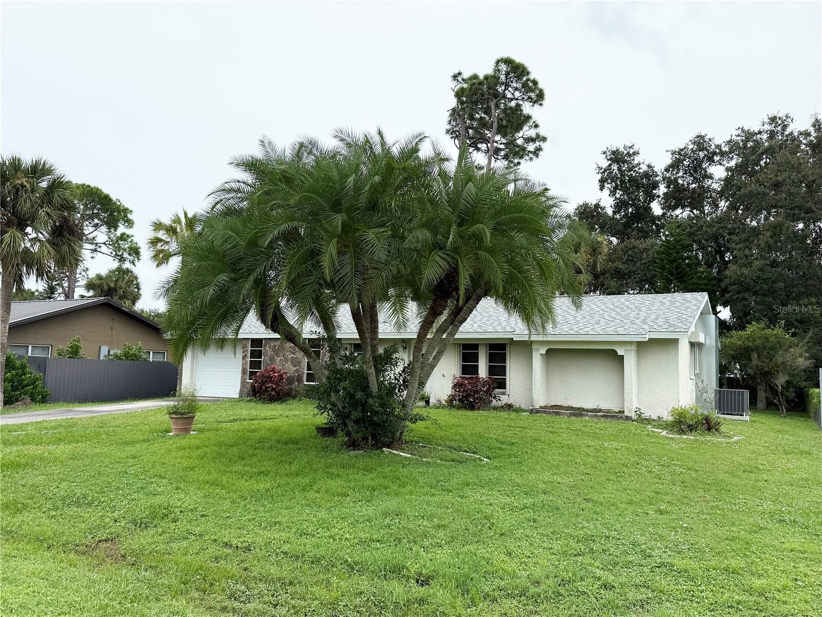 Property Photo:  2274 Lakeshore Circle  FL 33952 