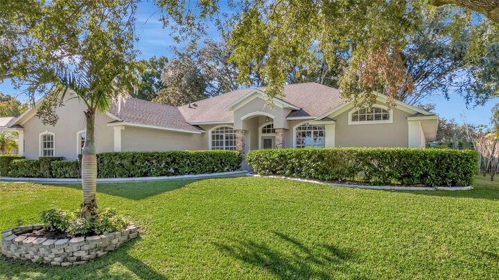 Property Photo:  10504 Jardim De Largo Street  FL 34711 