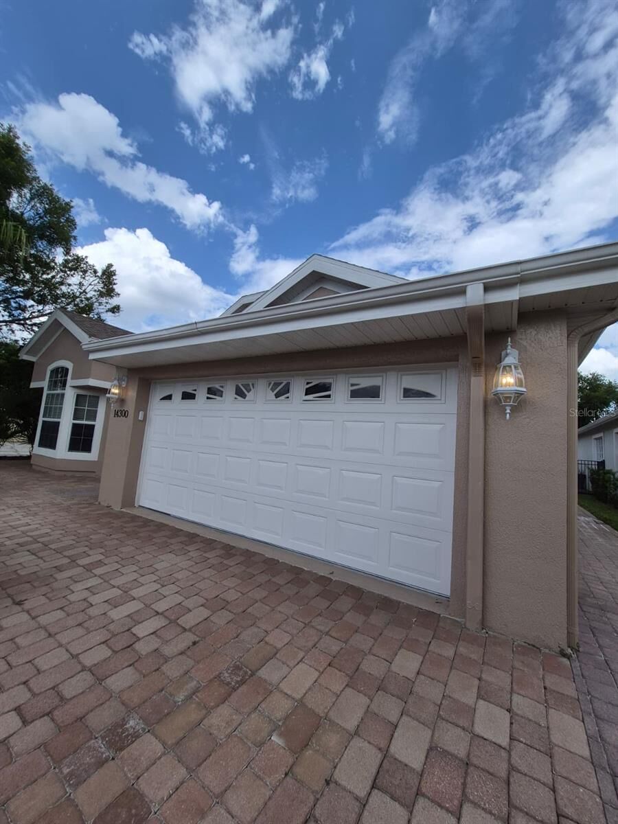 Property Photo: 14300 Tambourine Drive FL 32837