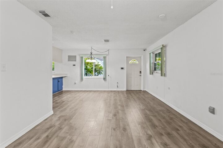 Property Photo: 5318 17th Street W FL 34207