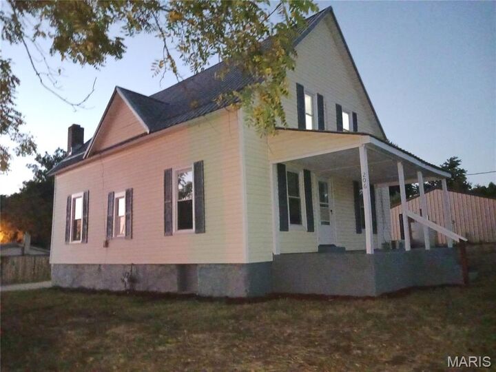 Property Photo:  206 Delmar Street  MO 63645 