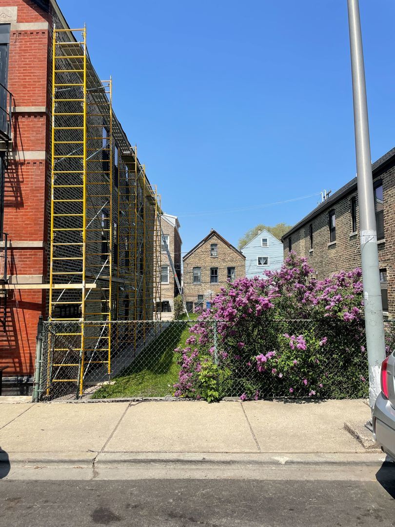 Property Photo:  924 W 32nd Place  IL 60608 