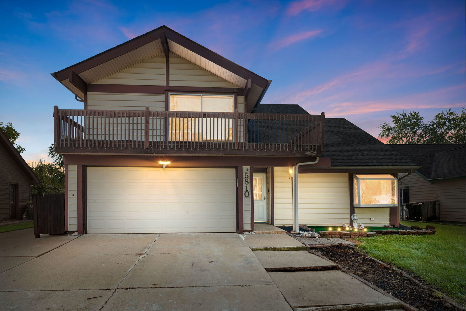 Property Photo:  5810 Easton Court  IL 60133 