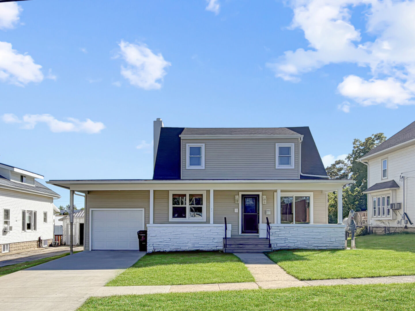 Property Photo: 514 E Front Avenue IL 61085