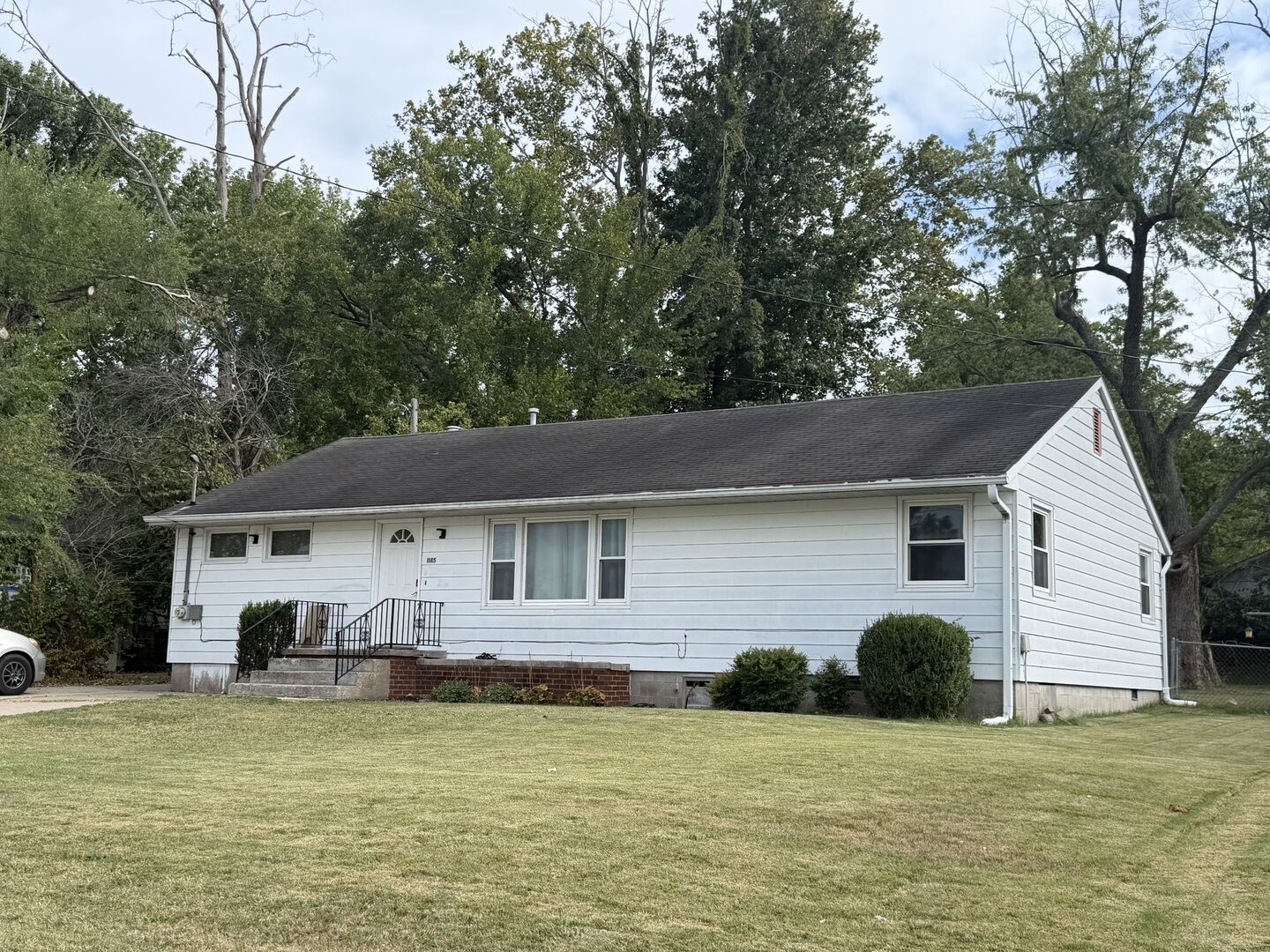 Property Photo:  1145 E Walnut Street  IL 62901 