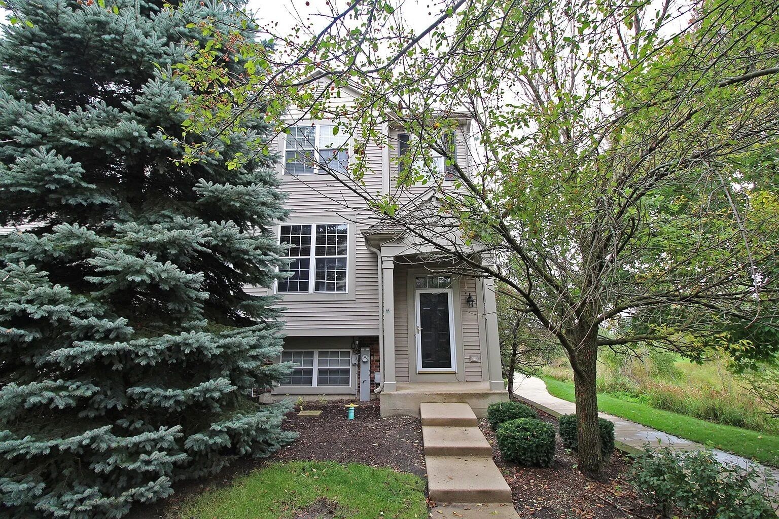 Property Photo:  1059 Ellsworth Drive  IL 60030 