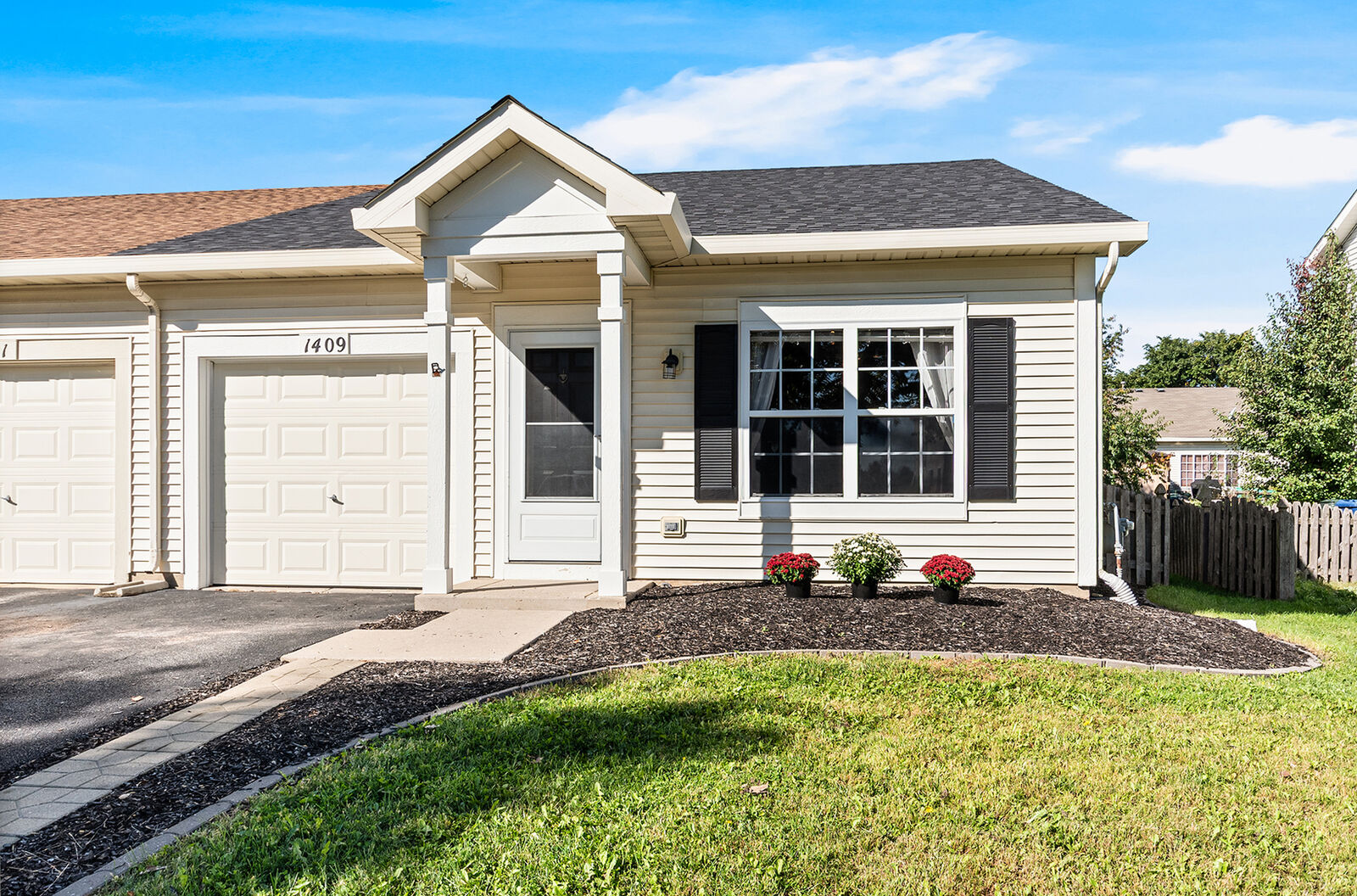 Property Photo:  1409 Sherborn Court S  IL 60447 