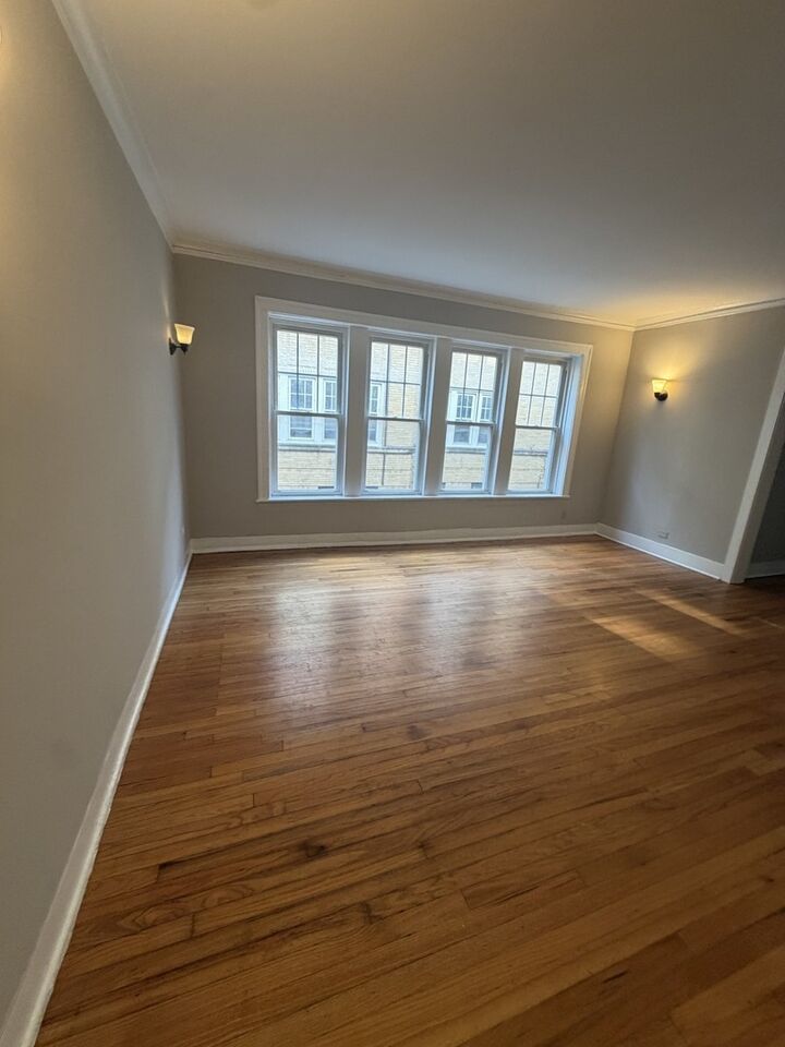 Property Photo: 1621 W Farwell Avenue 1N IL 60626