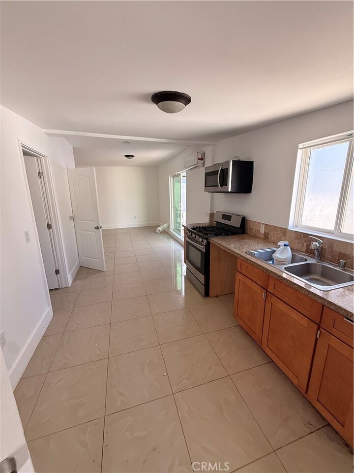 Property Photo: 5509 Crebs Avenue CA 91356