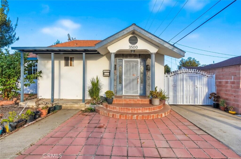 Property Photo:  3500 Easy Avenue  CA 90810 
