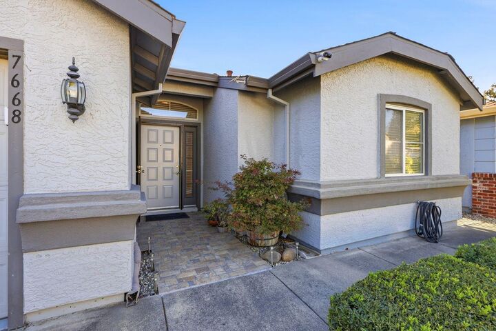 Property Photo:  7668 Sundrift Lane  CA 95828 