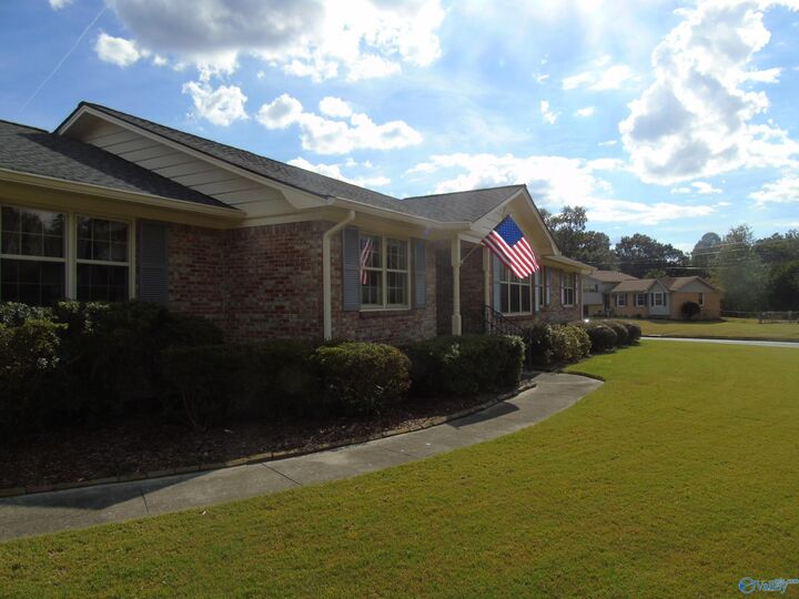 Property Photo:  816 Mira Vista Drive SE  AL 35802 