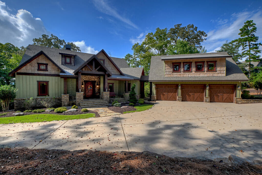 Property Photo: 955 Old Toccoa Loop GA 30559