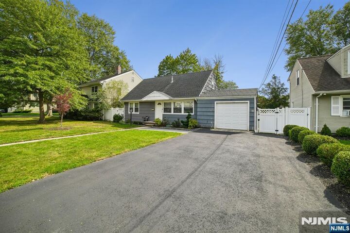 Property Photo:  76 Day Avenue  NJ 07621 