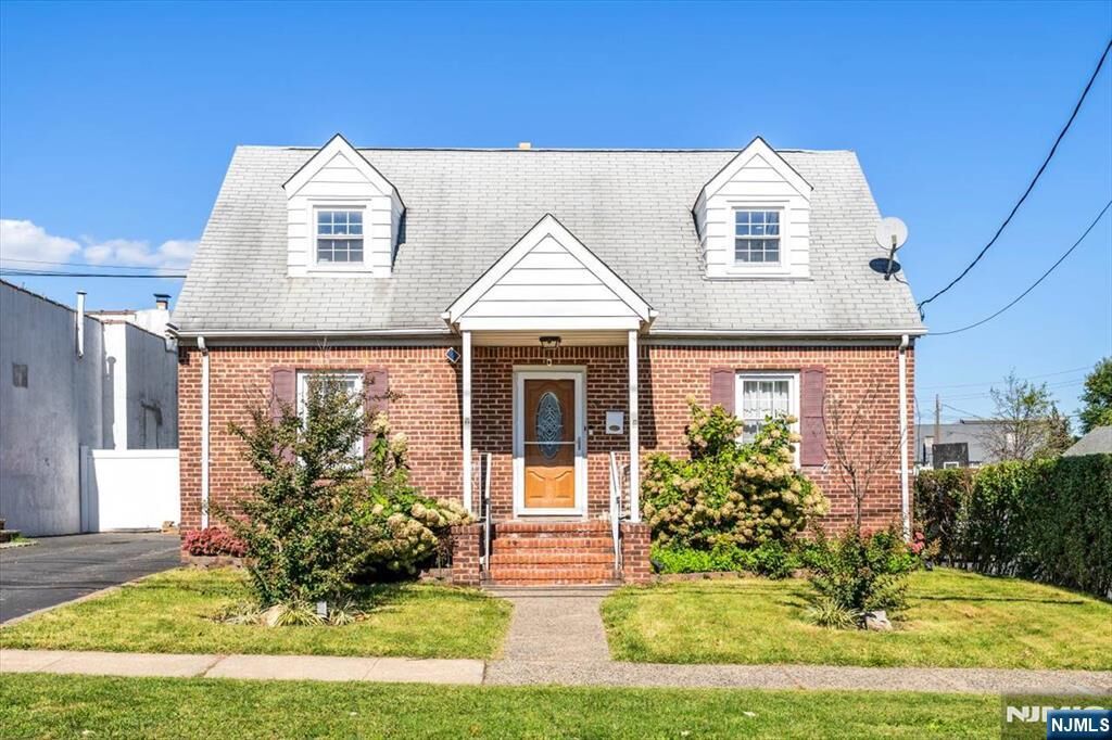 Property Photo:  54 Hancox Avenue  NJ 07110 